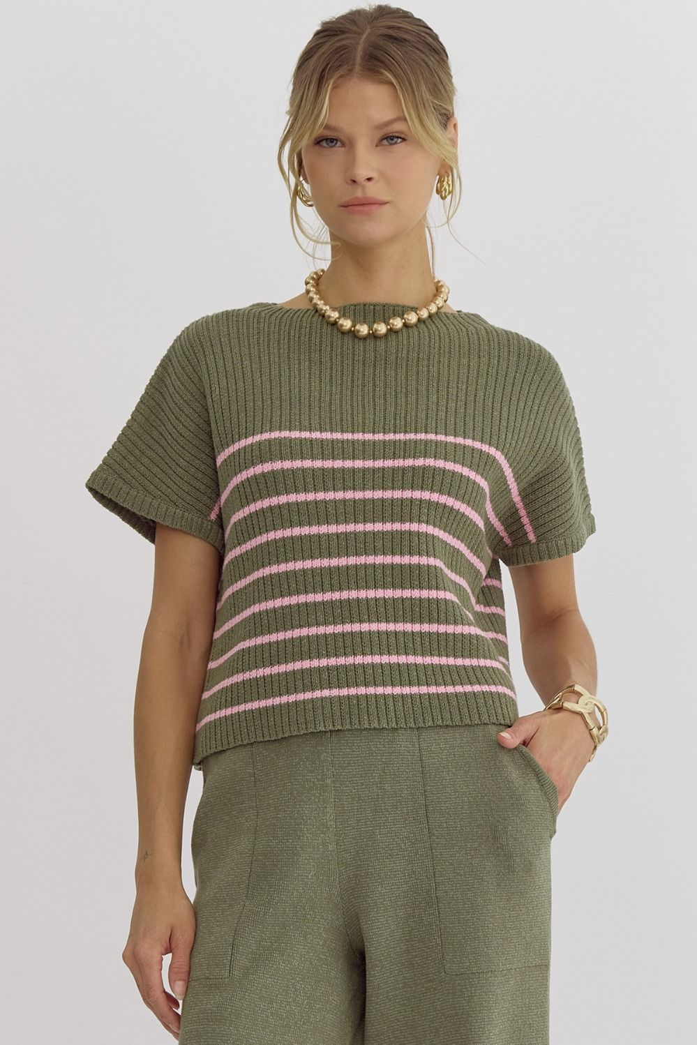 Knitted mock neck sleeveless top w/ stripe pattern