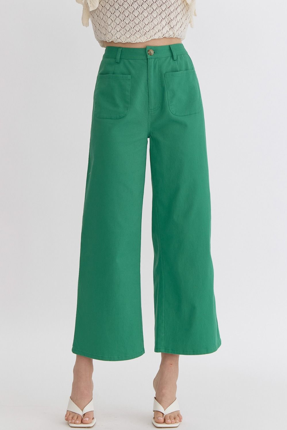 High waisted wide leg pants w/ pockets at front. Faux pockets at back. Zipper closure @ front