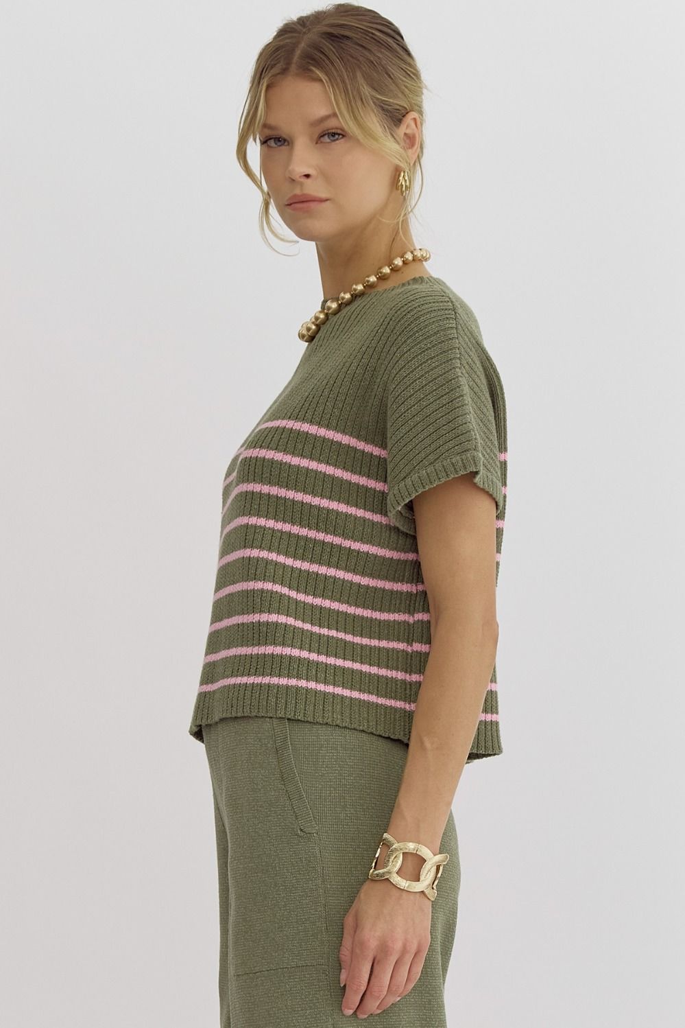 Knitted mock neck sleeveless top w/ stripe pattern